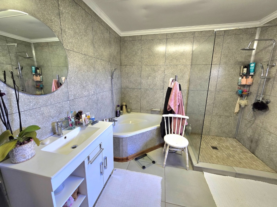 4 Bedroom Property for Sale in La Provance Free State